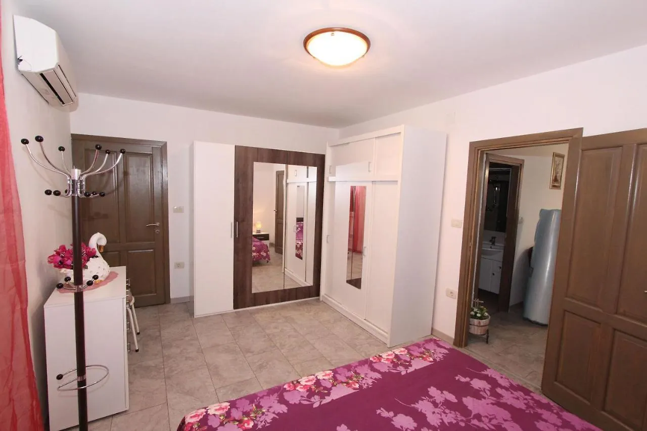 רוביני Apartment Zara 0*,