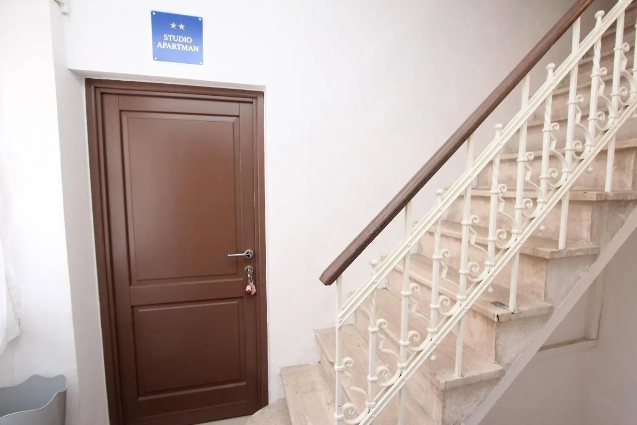Apartment Zara 罗维尼