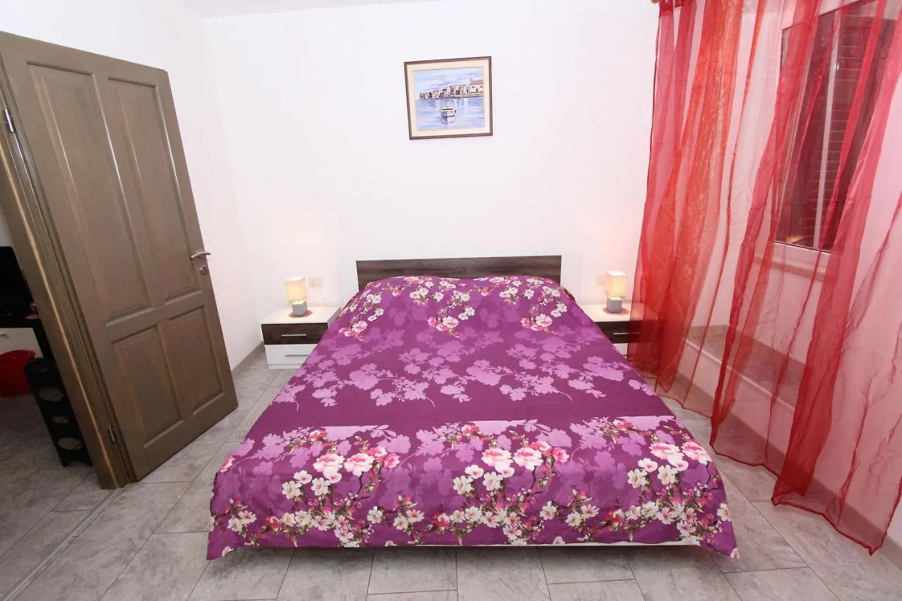 Apartment Zara 罗维尼
